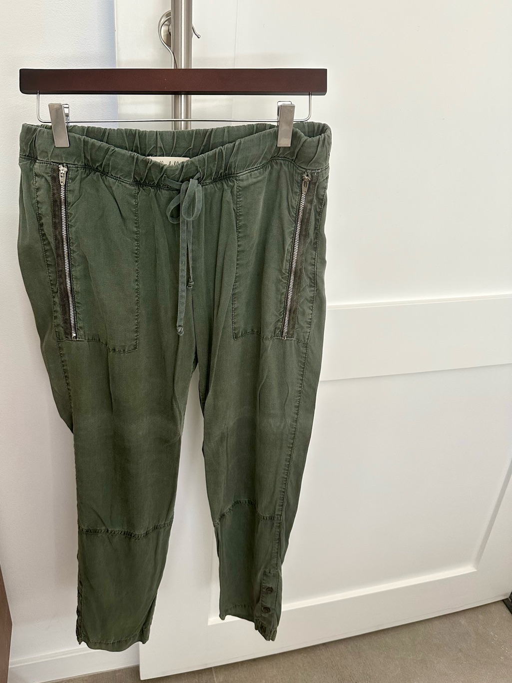 Bella Dahl Green Drawstring Pull-On Utility Pants